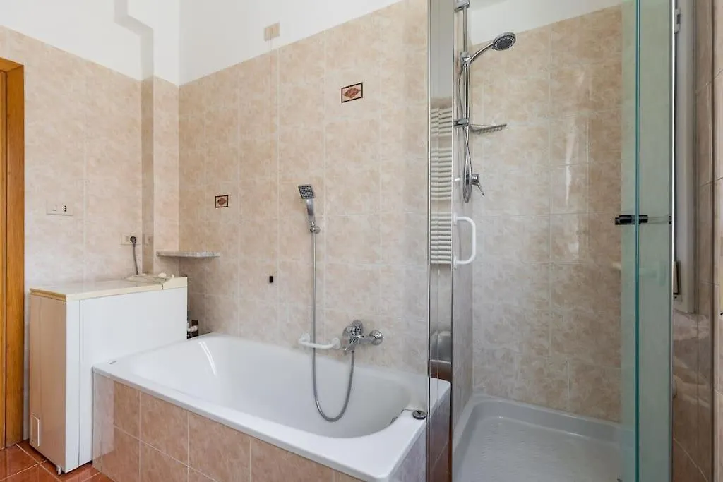 Camarco, A Pochi Passi Da Villa Erbosa Bologna 0*,